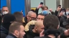 VIDEO: Hamšík spôsobil v Göteborgu ošiaľ. Na letisku ho vítali stovky priaznivcov