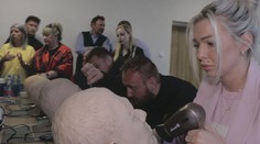 Botox a mejkap nie je určený len živým. Boli sme sa pozrieť na kurz pre pracovníkov pohrebných služieb