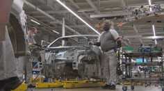 Slovensku hrozí o pár rokov masívne prepúšťanie v automobilkách