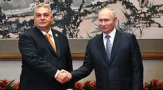 Európska únia sa obáva, že Orbán poskytuje Moskve citlivé informácie. Chce sa zaoberať jeho stretnutím s Putinom