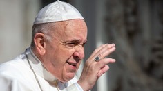 Pápežov prsteň chceli bozkávať davy veriacich. Po jeho smrti je súčasťou tajomného ceremoniálu