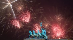 Pozrite si oslavy Nového roku 2015 vo svetových metropolách