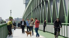 FOTOGALÉRIA: Chodci a cyklisti už môžu prechádzať cez Starý most
