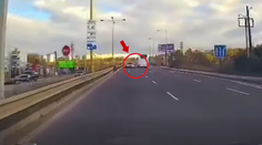 VIDEO: Nebezpečná jazda v Košiciach. Vodič v protismere narazil na policajtov, výhovorky mu nepomohli