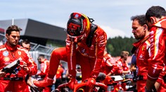 Japonci nemajú s meškačmi zľutovania: Sainz sa pred pretekmi zdržal na toalete, zaplatí desaťtisíce