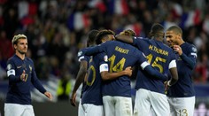 Francúzi so súperom nemali zľutovanie a nadelili mu poriadny debakel. Spoznali sme ďalších postupujúcich