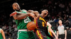 Frajer na záver: Fanúšik si v prestávke zápasu NBA zarobil tisíce. Stačil mu na to jeden presný hod