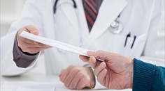 Počas pandémie štvrtina Slovákov využila známosti, aby sa dostala k lekárovi