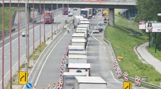 Priebežne uzatvorená Sitina. Na D2 smerom do Petržalky je takmer hodinové zdržanie