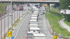 Priebežne uzatvorená Sitina. Na D2 smerom do Petržalky je takmer hodinové zdržanie