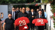 Rodina a blízki sa naposledy rozlúčili s Diogom Jotom. Na pohreb prišli spoluhráči z klubu aj reprezentácie