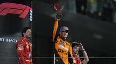 Majster sveta sezónu zakončil kolíziou. Norris McLarenu po 26 rokoch zaistil Pohár konštruktérov