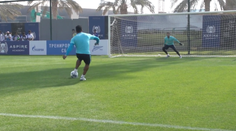 Hulk dostal penaltovým trikom spoluhráčom do kolien. Platil by gól v zápase?