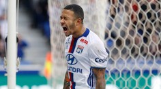 VIDEO: Depayova chuťovka z polovice ihriska, trafil to parádne