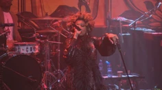 Americká hviezda Macy Gray oslávila v Bratislave štvrťstoročie svojej kariéry. Pozrite si, ako to vyzeralo na koncerte