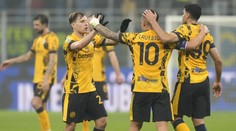 Interu stačil jediný zásah, Pulišič zahodil prvú penaltu v kariére. Benátky s dôležitým krokom k záchrane