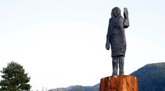 V Slovinsku odhalili novú sochu Melanie Trumpovej, tentoraz je z bronzu