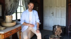 Prezradil tajomstvo? Moderátor Farmy sa v novej sérii možno ukáže aj v úplne inej úlohe