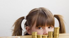 Blížia sa letné výdavky, ktoré rodičom poriadne prevetrajú peňaženku