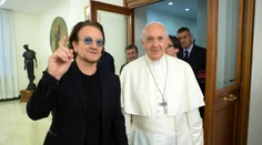 Miloval hudbu, vydal album. Pápež František sa objavil aj na titulke prestížneho hudobného magazínu