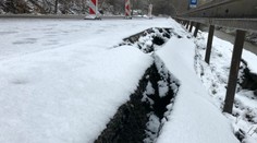 Zlé počasie sa prejavilo aj v doprave. V Turzovke vyhlásili mimoriadnu situáciu