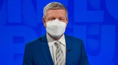 Zatiaľ nevieme, ktorá dávka vakcíny bude posledná. Dúfajme, že tretia, odpovedal V. Lengvarský na divácke otázky