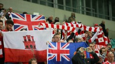 Brit púšťal nad štadiónmi drony, pôjde pred súd