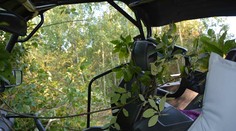 Kamaráti jazdili na štvorkolke bez dovolenia. Chlapca (11) s vážnymi zraneniami odviezol vrtuľník