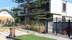 Štúrovčania už mali pokoj od spievajúceho domu. Suseda ich však opäť terorizuje áriami