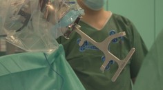 Pri operácii kolena asistuje robot: Prináša presnosť na milimetre, menej bolesti a rýchlejšiu rehabilitáciu