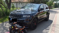 Sedemročný chlapec na juhu Slovenska sa na štvorkolke zrazil s Jeepom, je ťažko zranený