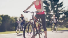 Lekári varujú vášnivé cyklistky. Ničí vás to tam dole a ohrozuje milostný život