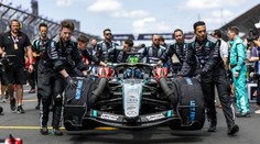 Šesťkrát si vymenili vedenie, celkom zábava, vravel Hamilton. Šprint v Číne ovládol bezchybný Russell