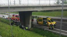 Tragická nehoda na D2. Na mieste zomreli dvaja ľudia