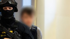 Mal myšlienky, že niekoho zabije. Tínedžer v Česku dostal za vraždu dvoch predavačiek deväť rokov väzenia