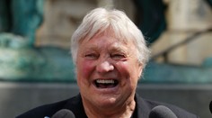 Zomrel legendárny hokejista Bobby Hull. So Stanom Mikitom tvorili v Chicagu obávané duo