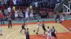 VIDEO: Strhujúci záver v basketbale. O výhre rozhodla takto hodená lopta