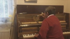 Na Horehroní vyčíňa falošný ladič klavírov. Podviedol aj materskú školu