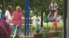 Vláda schválila jednorazovú 100-eurovú pomoc: Rodičia s deťmi dostanú reálne menej