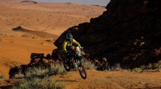 Rely Dakar: Svitko po 4. etape poskočil v celkovom poradí, medzi autami triumfoval Loeb