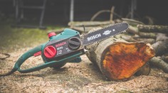 Najprv ich chcel zastreliť, potom rozrezať. Rodina neďaleko Trenčína prežila nočnú moru