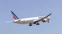 Repatriačný let sa musel otočiť uprostred misie. Na oblasť mierili rakety