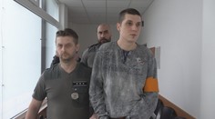 Muž, ktorý v deň zásnub dobil priateľku, sa postavil pred súd. Tvrdí, že ranu sekerou si spôsobila sama