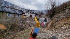 Rómovia z osád veria, že po smrti ich čaká dôstojný život. Navštívili sme kolóniu plnú kontrastov