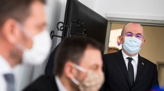 Šéf štátnych hmotných rezerv Kajetán Kičura vypovedal na NAKA, obvinenia odmieta