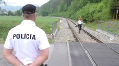 Motorkár (†31) sa zrazil s vlakom pri Žiline: Po prevoze do nemocnice zomrel
