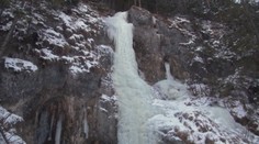 Unikátne klzisko v Slovenskom raji sa roztápa. Jazdili tam aj na bicykloch