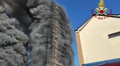 Výškový obytný dom v Miláne zachvátili obrovské plamene
