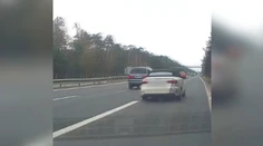 VIDEO: Milimetre od brutálnej zrážky. Šialený manéver vodiča na diaľnici pobúril ľudí
