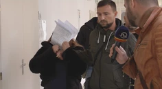 Vyostrená situácia pred súdom v Trnave: Predviedli ľudí, ktorí okrádali dôchodcov